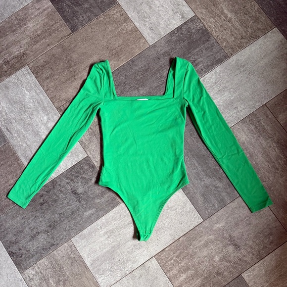 Babaton Aritzia sz S Squareneck Longsleeve Bodysuit Green - Picture 2 of 7